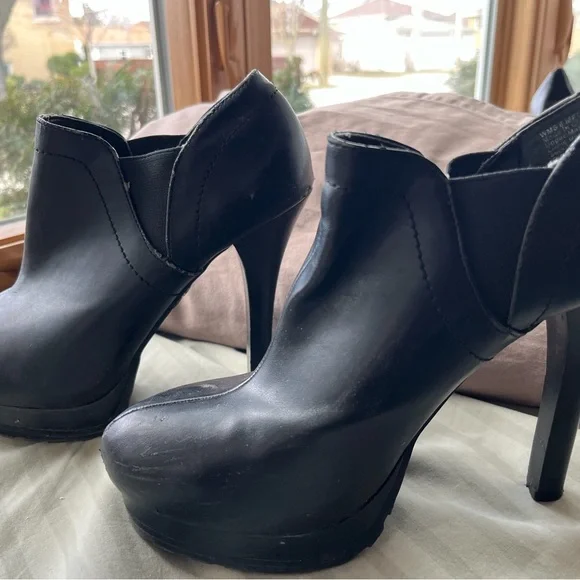 Black heels - Picture 1 of 6